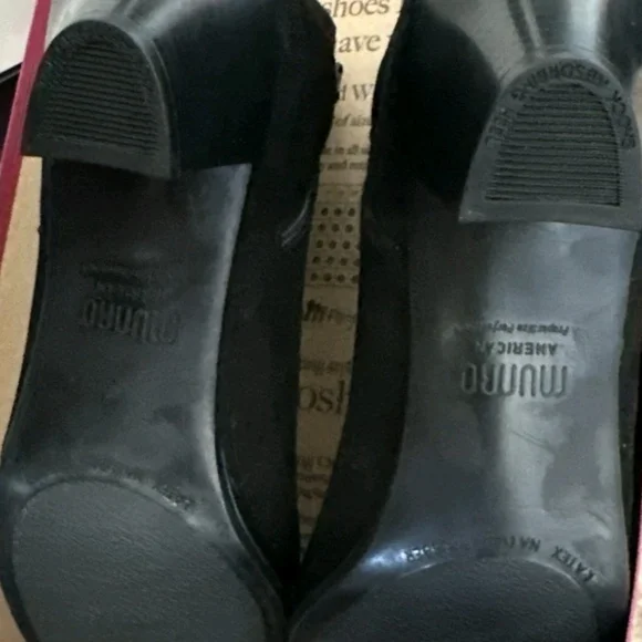 Munro Suede Black Ankle Boots Rare Narrow Fit 8.5 SS New - Picture 7 of 7